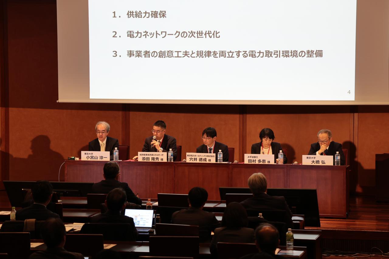 画像: Panel discussion (from left): Prof. Komiyama, Mr. Soeda, Mr. Anai, Ms. Tamura, and Prof. Ohashi.