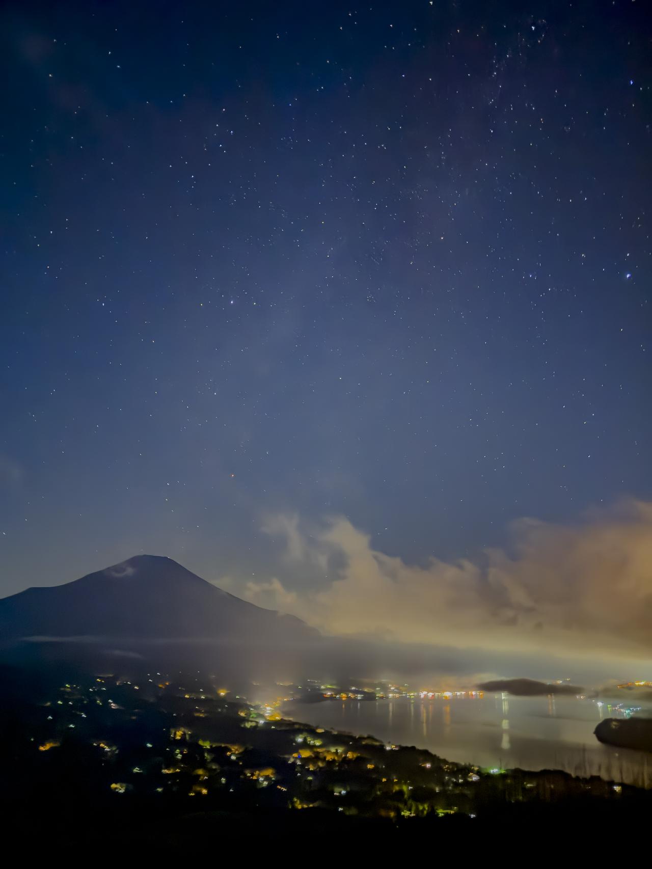 画像: After／レタッチによって、夜空と光のコントラストがくっきりとし、より奥行きのある表情に