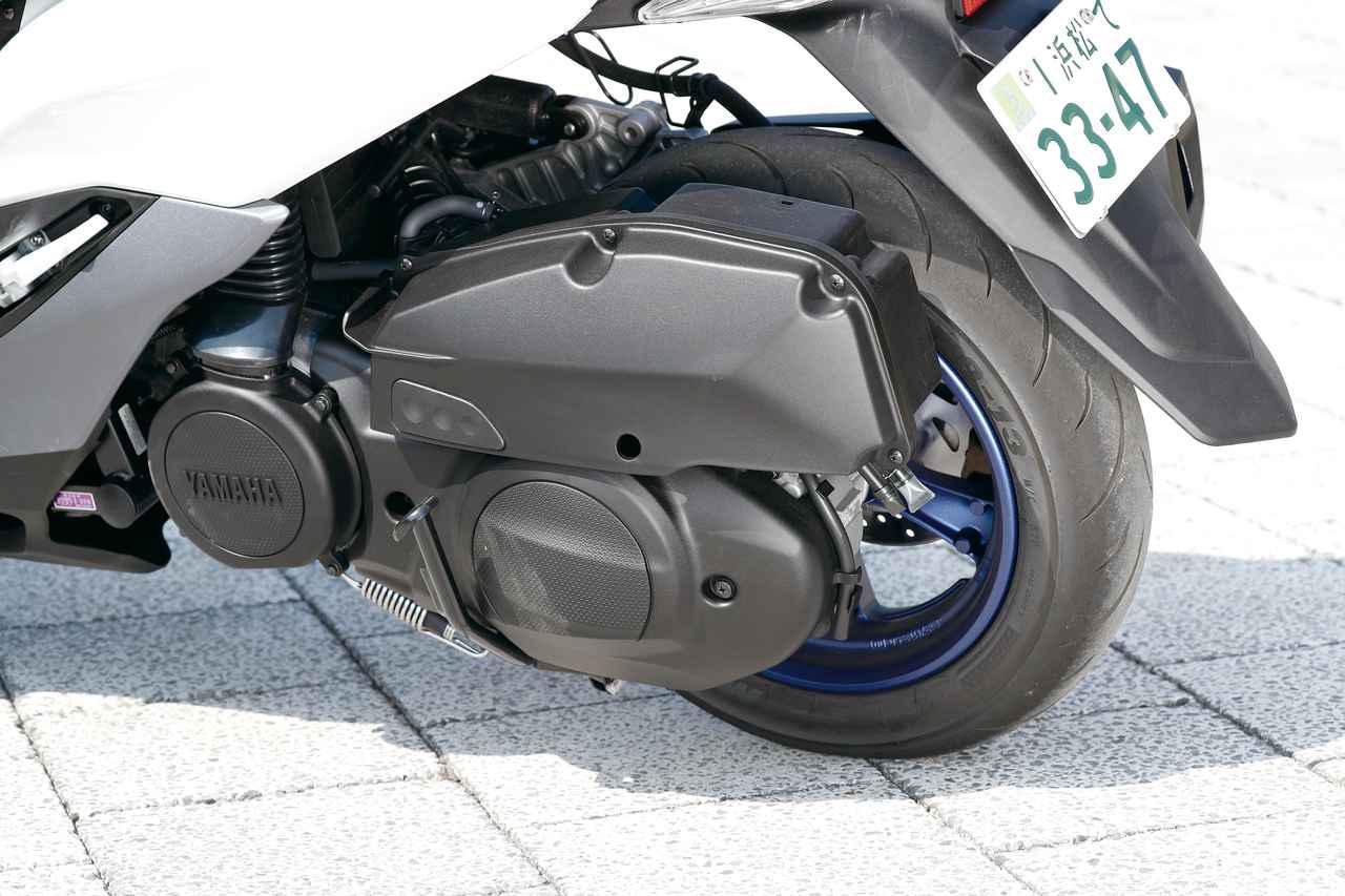 画像: 鍛造ピストンやメッキシリンダーを採用する155cc水冷ユニットは15PSを発揮。パワフルで爽快な走りに貢献する。