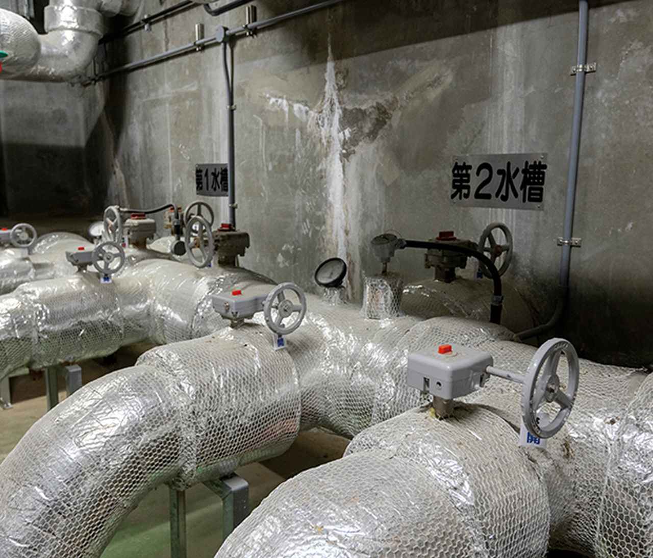 画像: 大口径の送水用配管