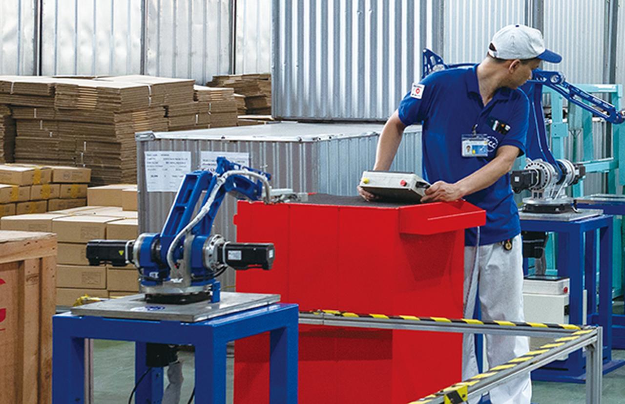 画像: 自社技術で開発中のアーム型ロボット