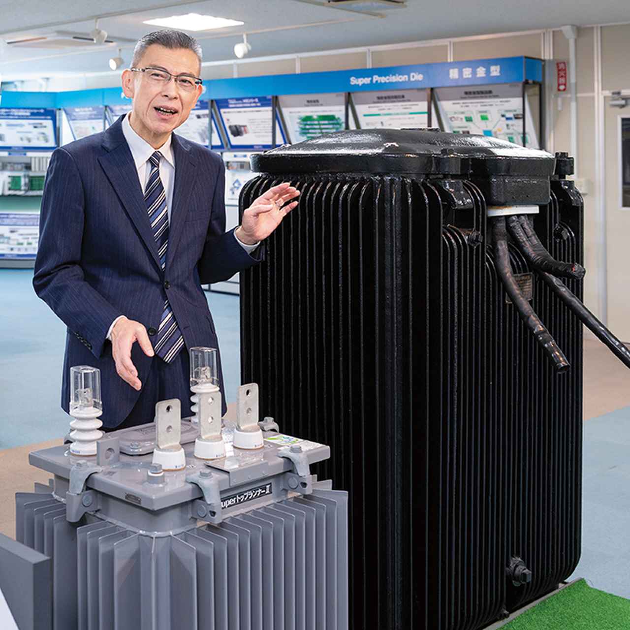 画像: 1914年に製作された100kVA変圧器と 後の100kVA変圧器を比べると、 小型化への努力が分かる