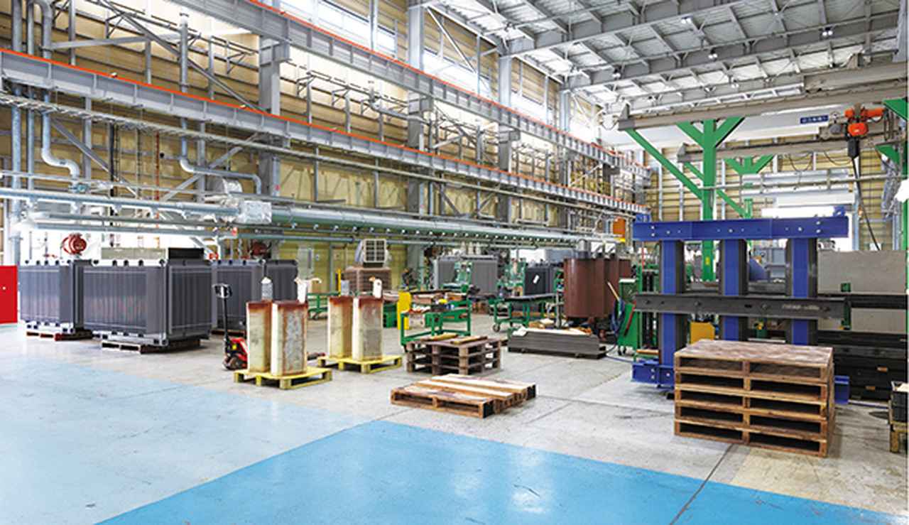 画像: モールド変圧器の仕上げライン