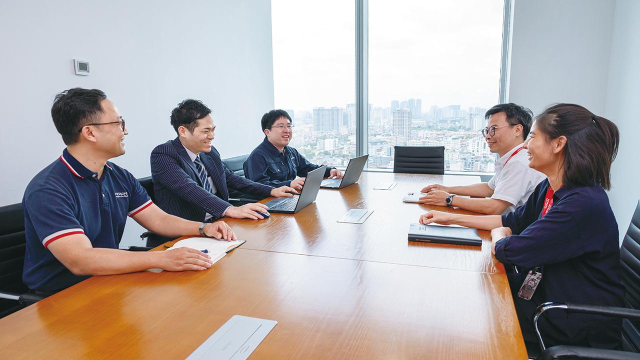 画像: 日立アジア（ベトナム）社 ハノイ支店における打ち合わせ