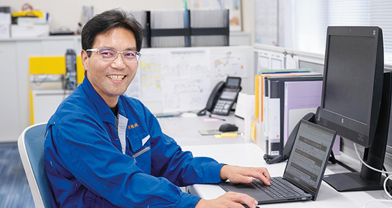 画像: 設備監視システム「FitLive」を確認する 株式会社 三陽機械製作所 営業部副主任 青田光弘 様