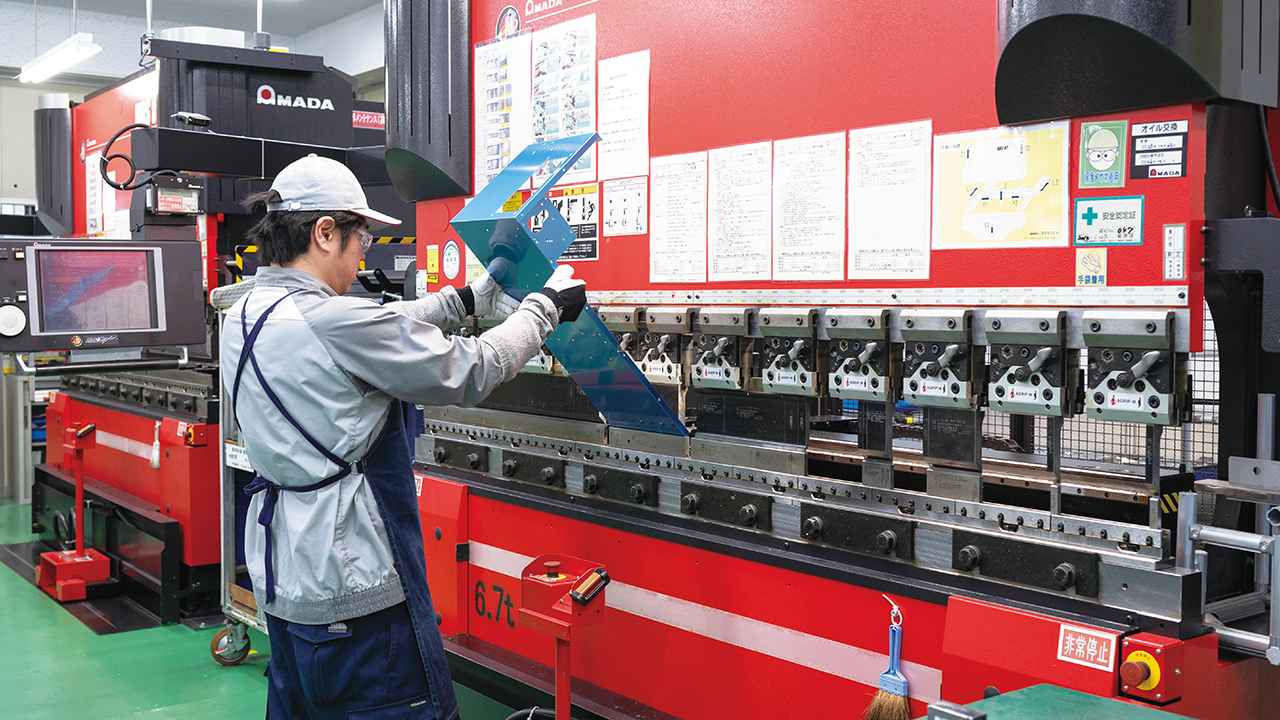 画像: 筐体の成形工程