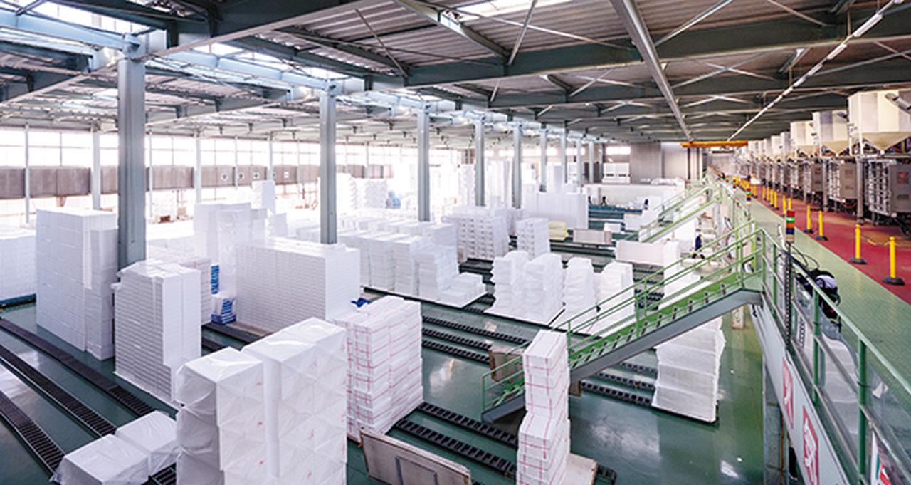 画像: 出荷単位ごとに梱包されていく