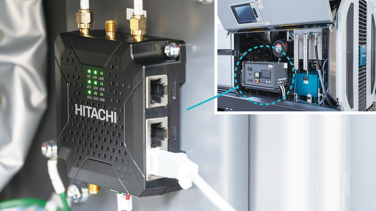 画像: コントロールボックス内に設置された日立産業用無線ルータ「CPTrans MJW」（左） 「HI-JET 3000GT-R」の前面フード内のコントロールボックスと白いマグネットアンテナ（右上）