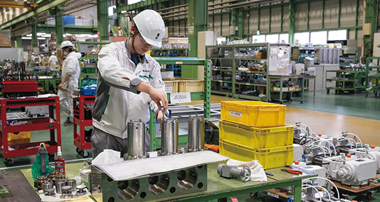 画像: ウォータージェット関連製品の組み立て