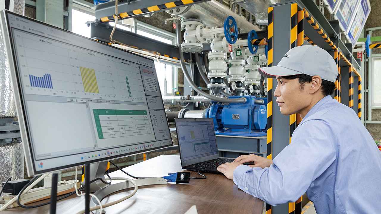 画像: IoT対応産業用コントローラ HXを使った 遠隔監視・制御システム