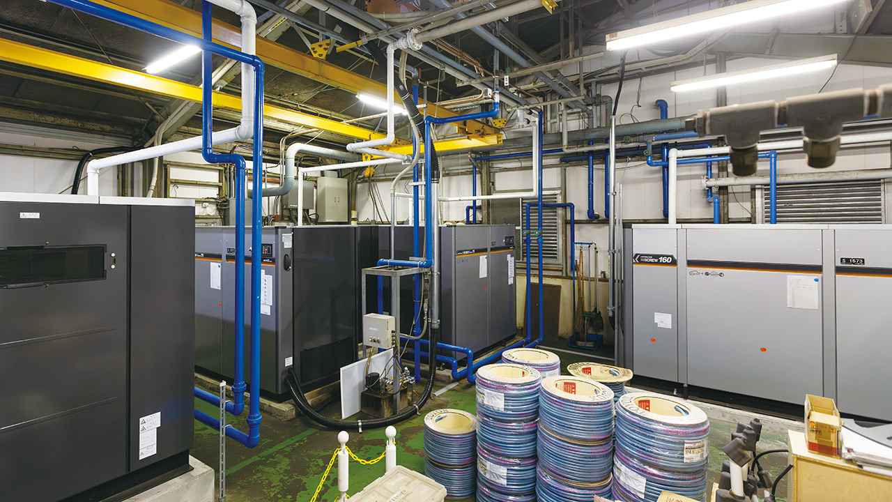画像: コンプレッサー室全景