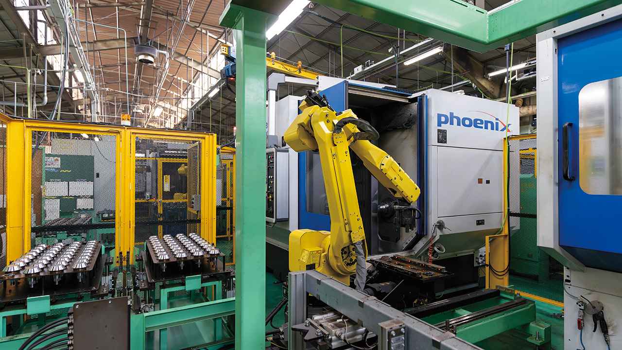 画像: ロボットによるギヤの磨きライン