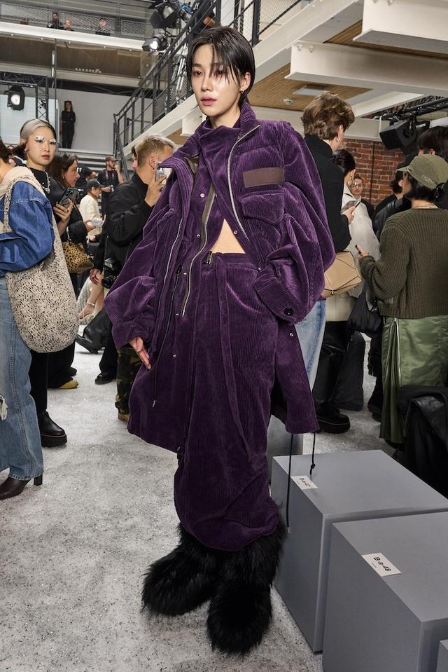 ストリートスナップ】俳優の吉田羊、THE BOYZのニューも出席。「sacai