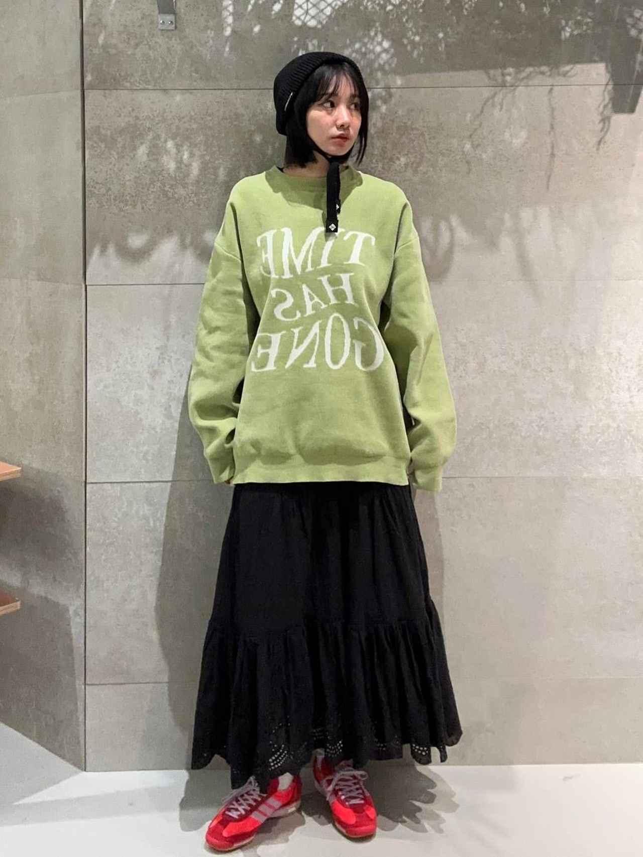 カラースニーカー】が可愛い♡ マネしたい「差し色コーデ」 - COORDiSNAP