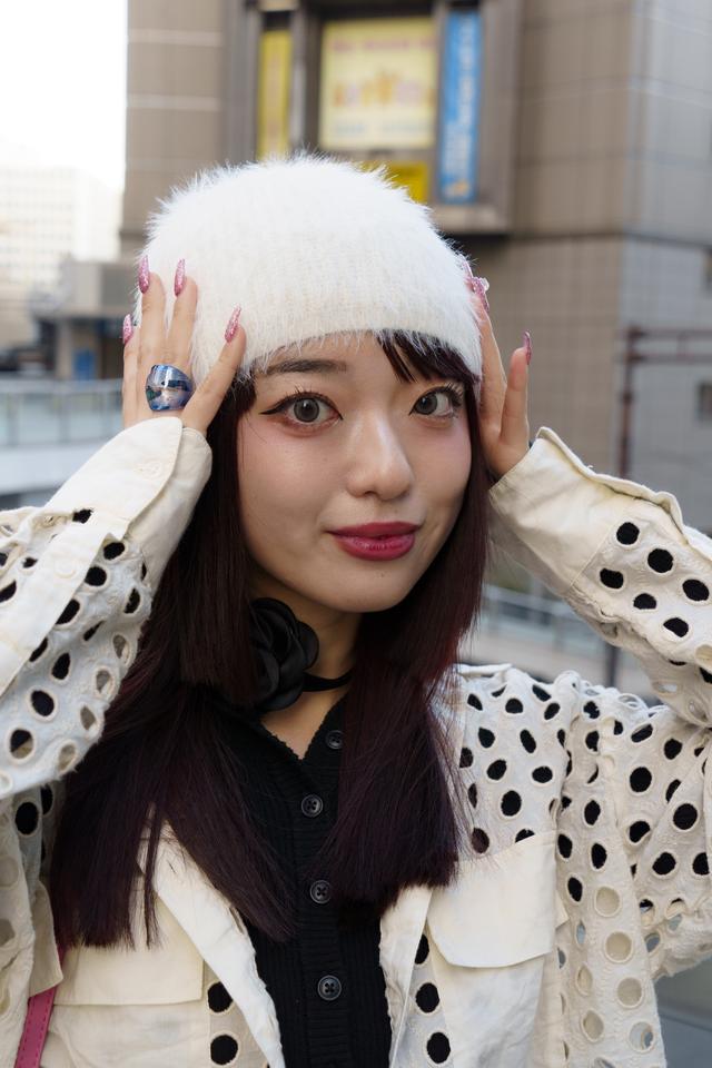 白 × 黒。たったそれだけなのに、こんなにオシャレな人をSNAP【CS街角