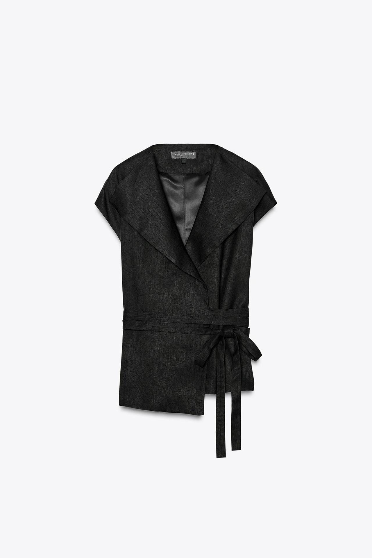 新作⭐︎ZARA ベルト テクスチャー ベスト M ブラック ゴールドボタン 新作⭐︎ZARA ベルト テクスチャー ベスト M ブラック ゴールド