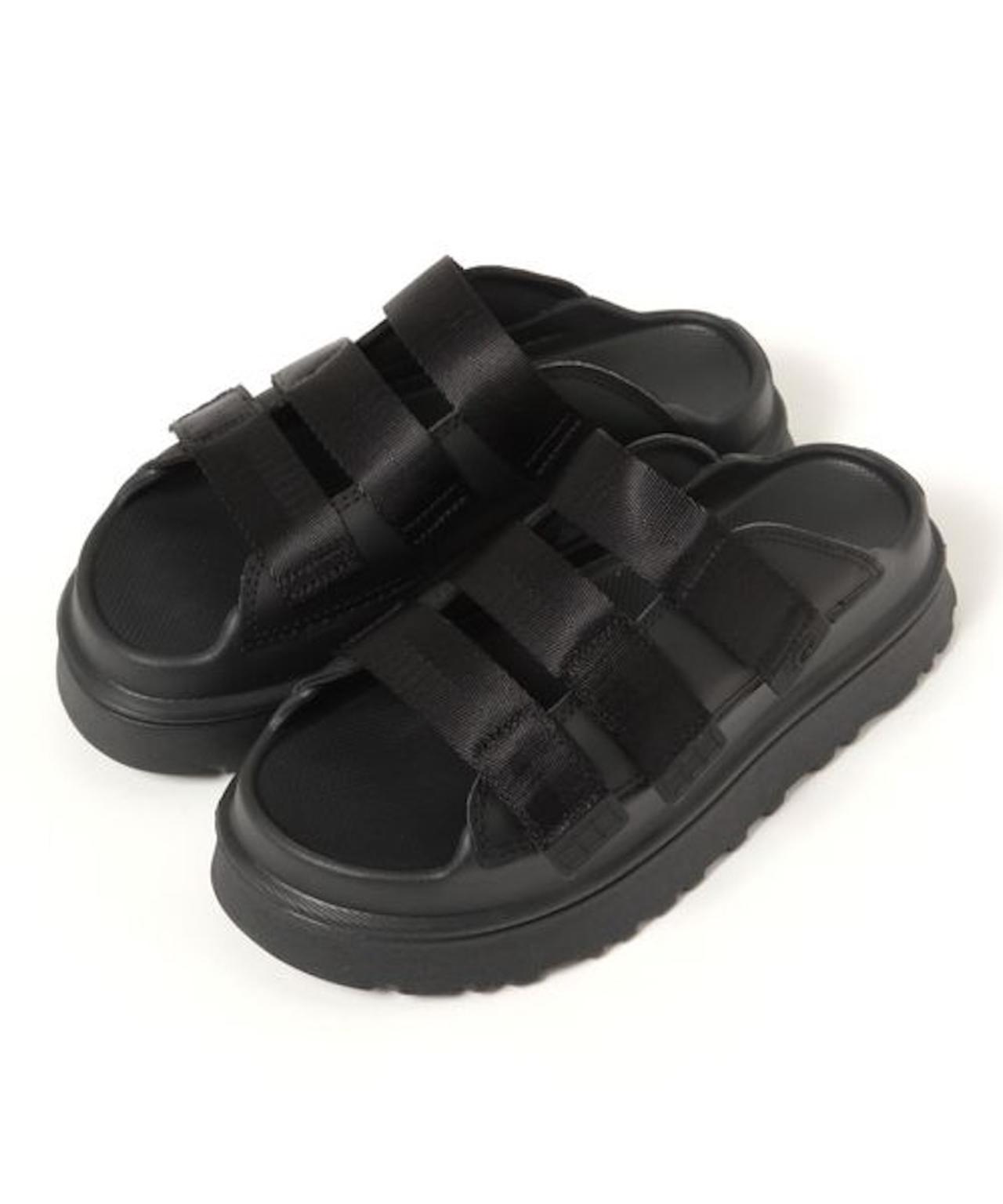 UGG 黒レザー編み込みサンダル UGGの黒】が超おしゃれ！ 周りと差がつく「足元盛れサンダル