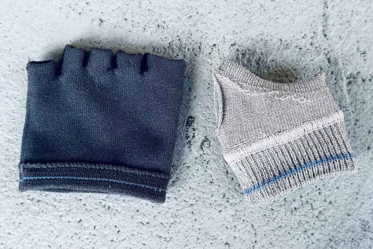 画像: (左)さらっと綿 5本指 パーツソックス各¥390・(右)さらっと綿 トング型 パーツソックス¥390/ともに良品計画(無印良品) www.muji.com