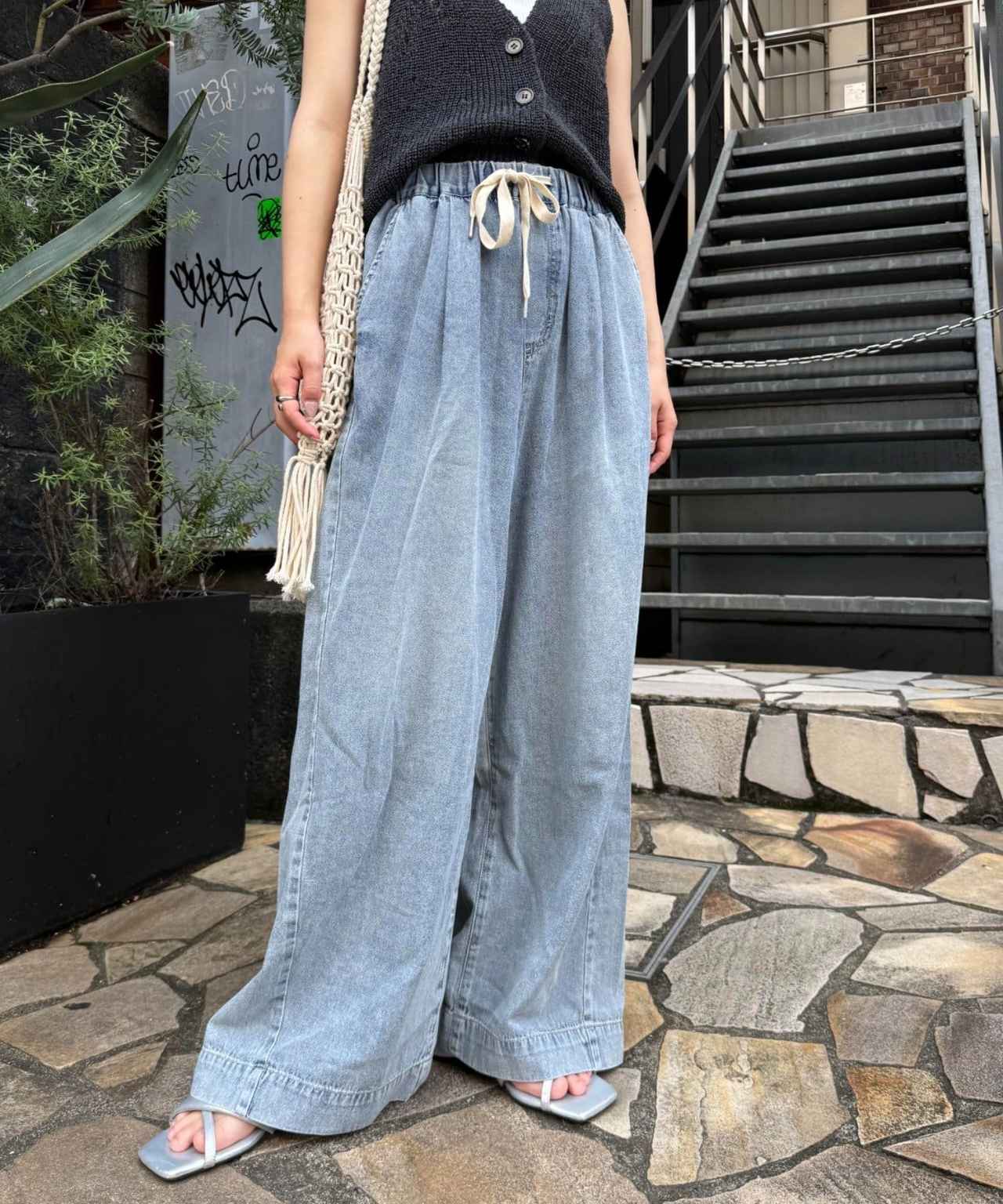画像: ワイドイージーパンツ(サックスブルー)¥6,600(チャオパニックティピー)