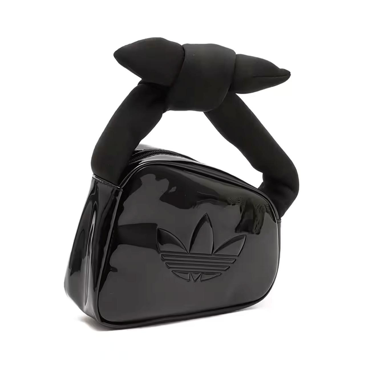 adidasバッグ】アリだわ！ ちょいレトロ感が可愛い！「シャレ見え