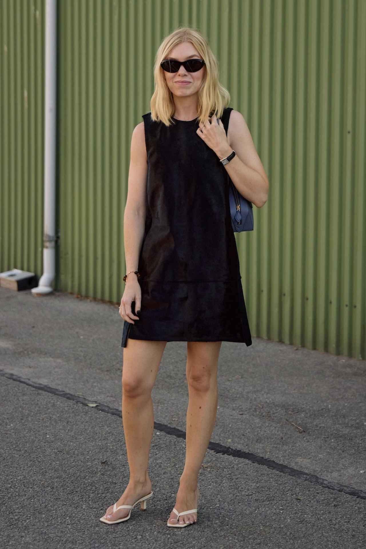 画像: リトルブラックドレスはシンプルに徹して