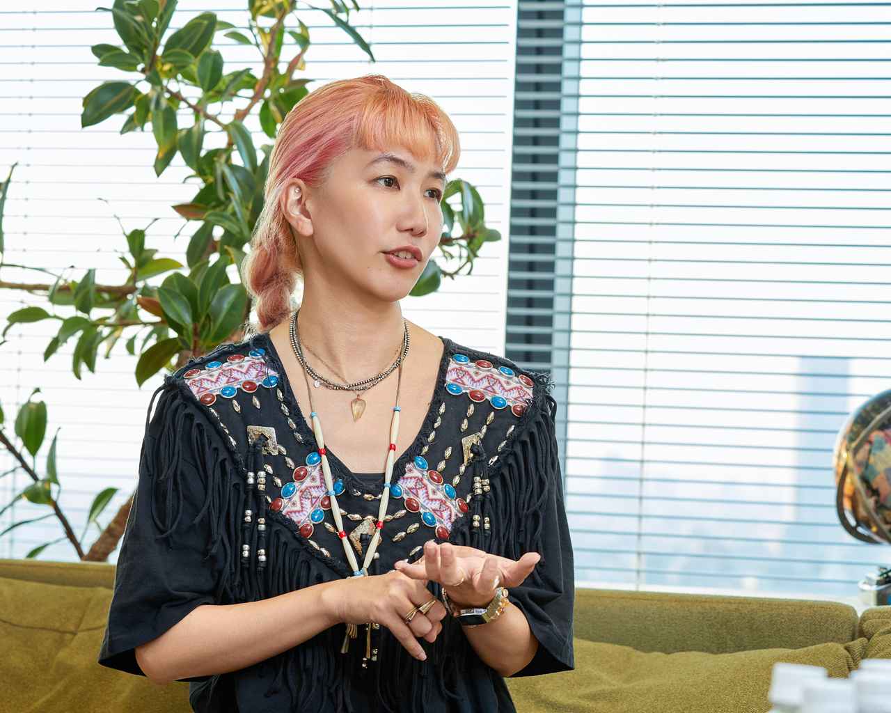 画像: 2025年秋、占い的におすすめのファッションは?