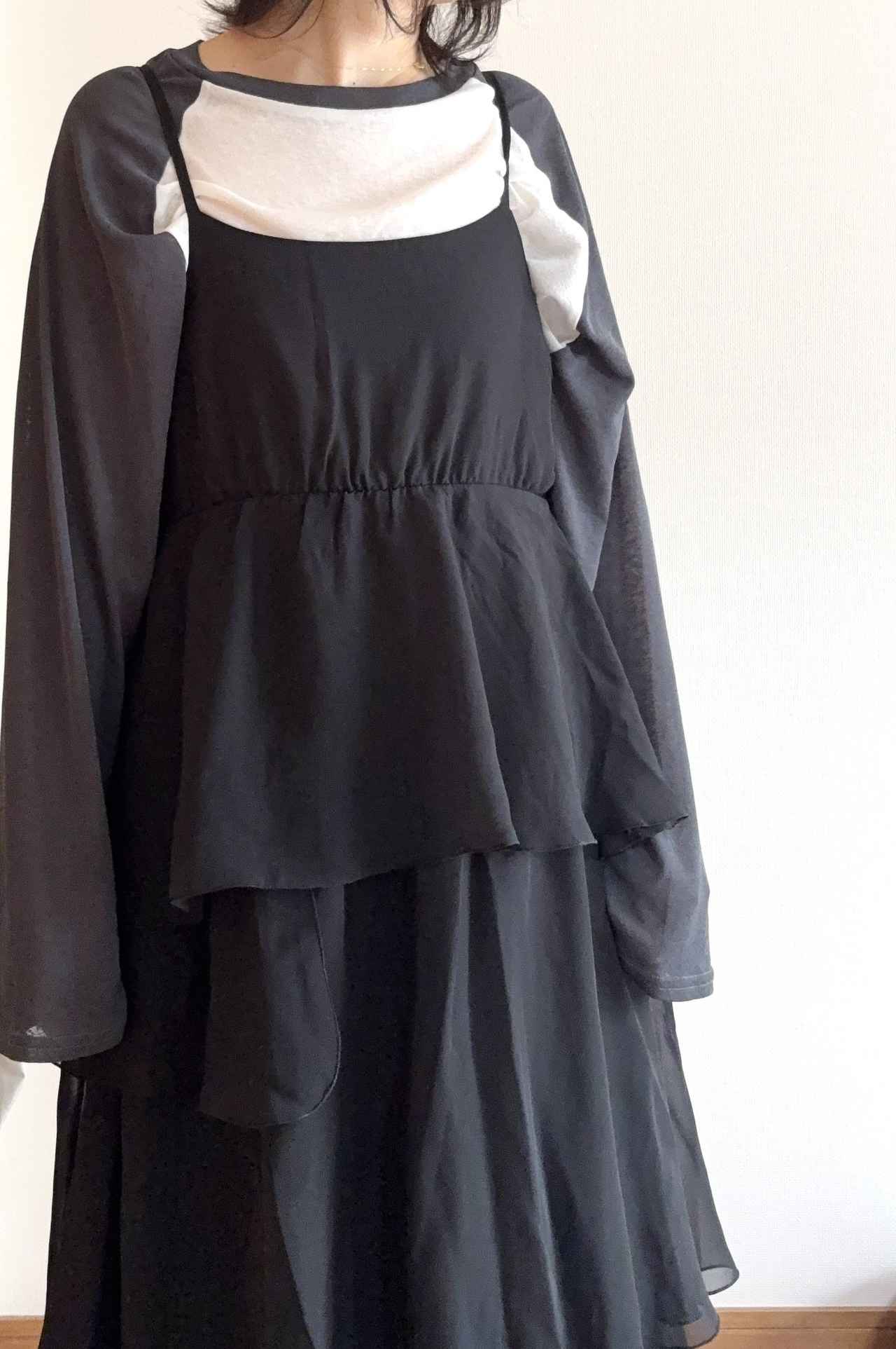 画像: 黒ワンピ ✕ シアートップス