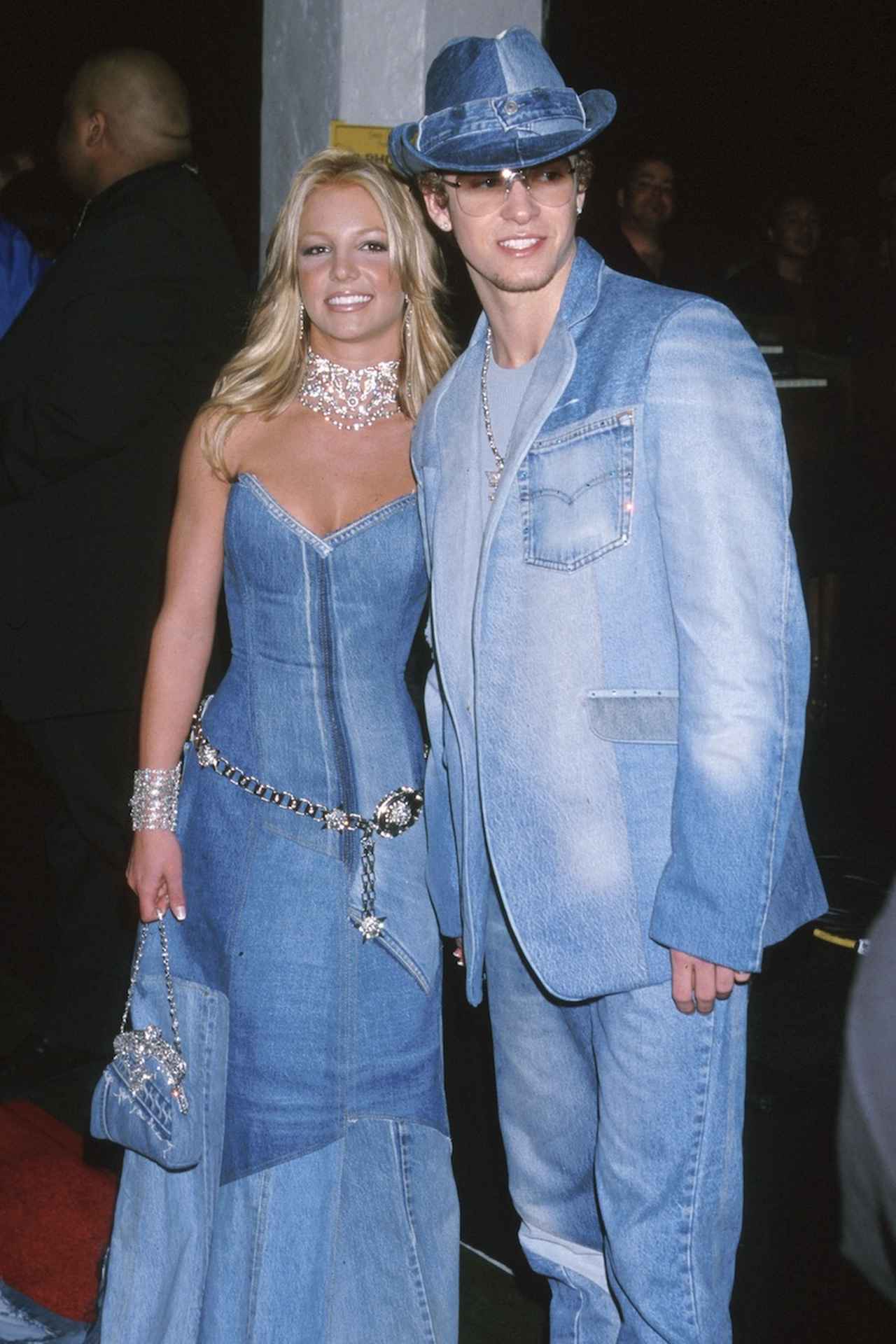 画像: 2001年、第28回アメリカン・ミュージック・アワードにて。