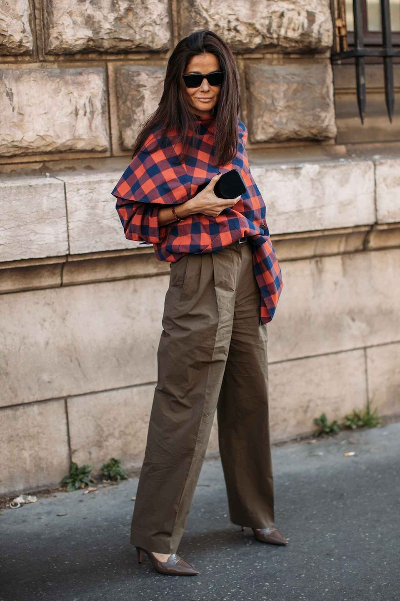 画像: ドライなカーキパンツで大人のアメカジスタイルへ