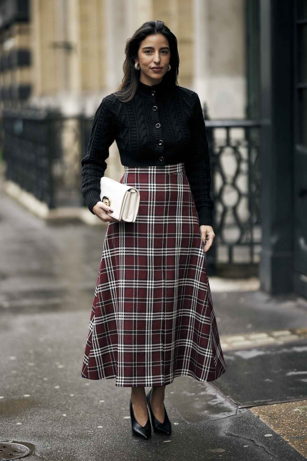 画像: お利口スタイルには締め色の黒を取り入れて