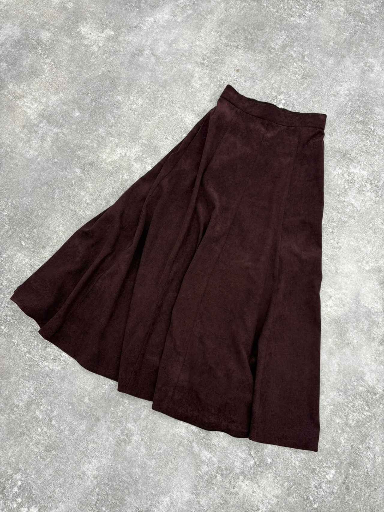画像: イージーケアコーデュロイフレアスカート/575178(ボルドー38)¥5,990(グローバルワーク) 出典:グローバルワーク