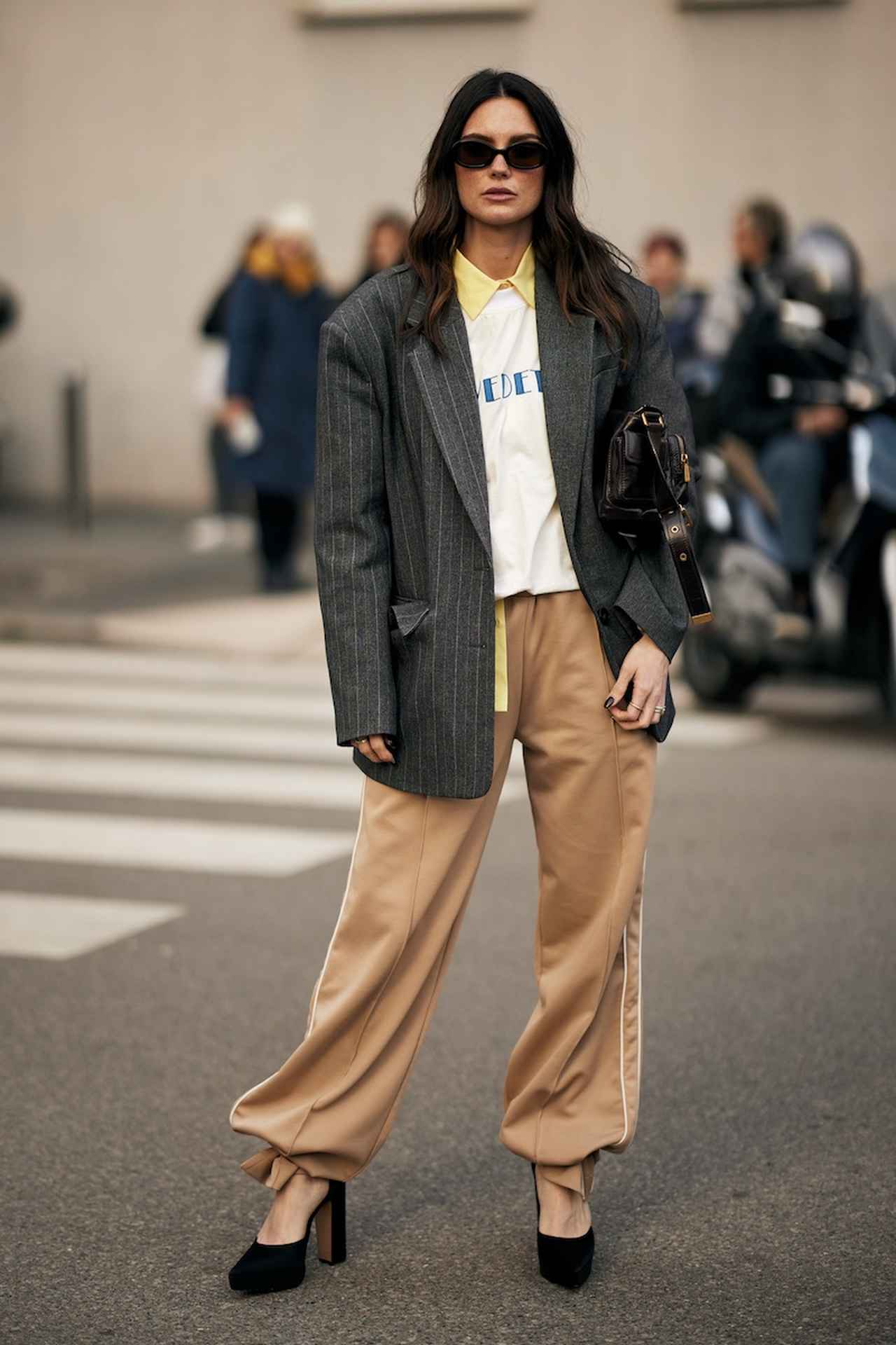 画像: カラーシャツを覗かせ着映え力アップ