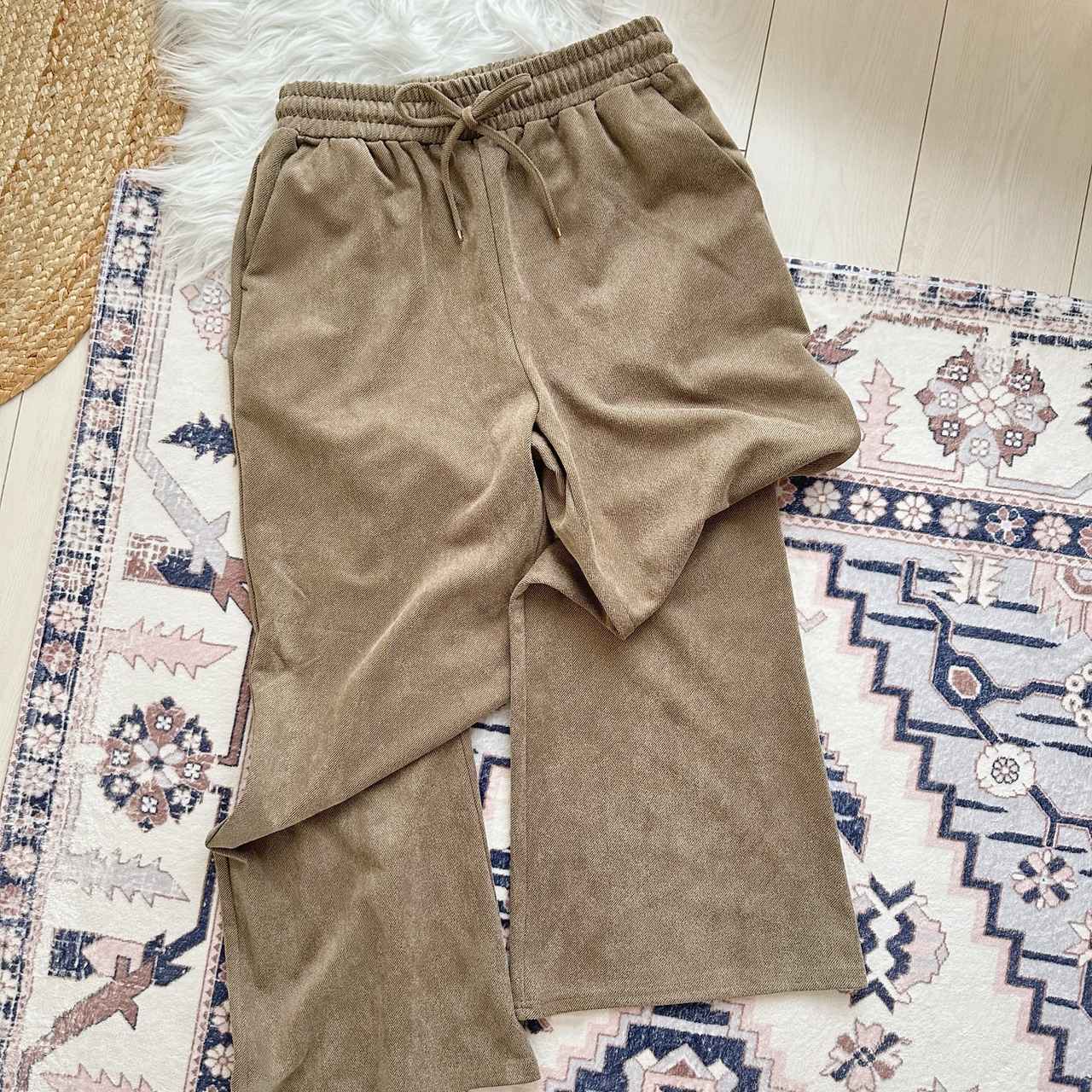 画像: 上品なツイル生地でシワになりにくい