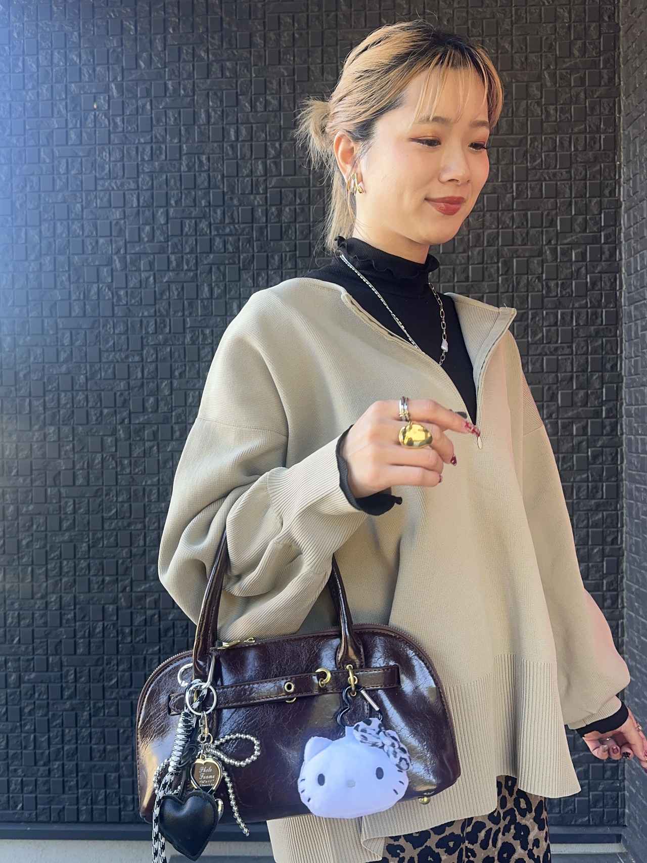 画像: レザー調バッグ