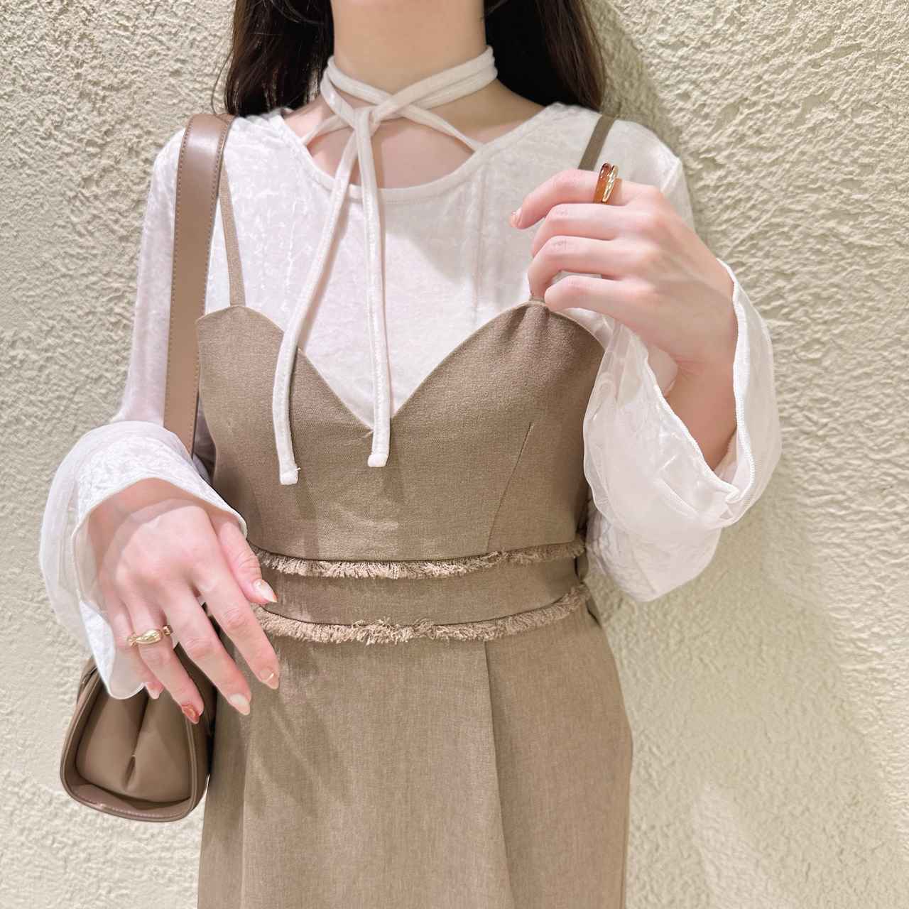 画像: アレンジ自在な首元リボン