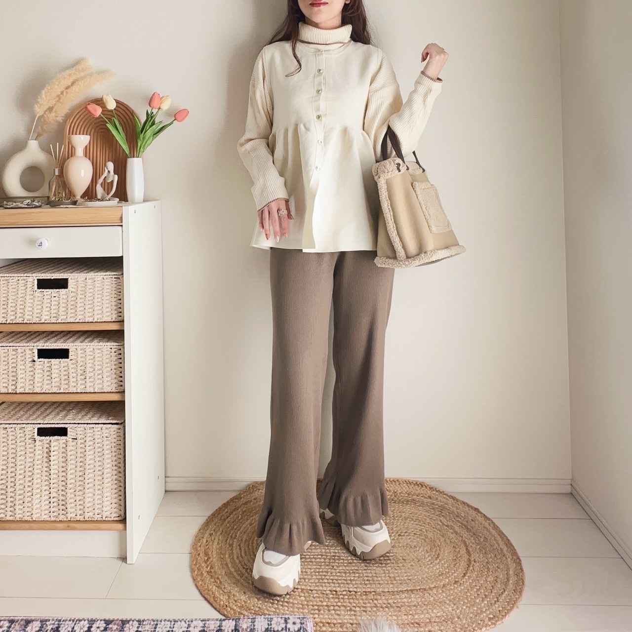 画像: ペプラムベストでかわいさを意識