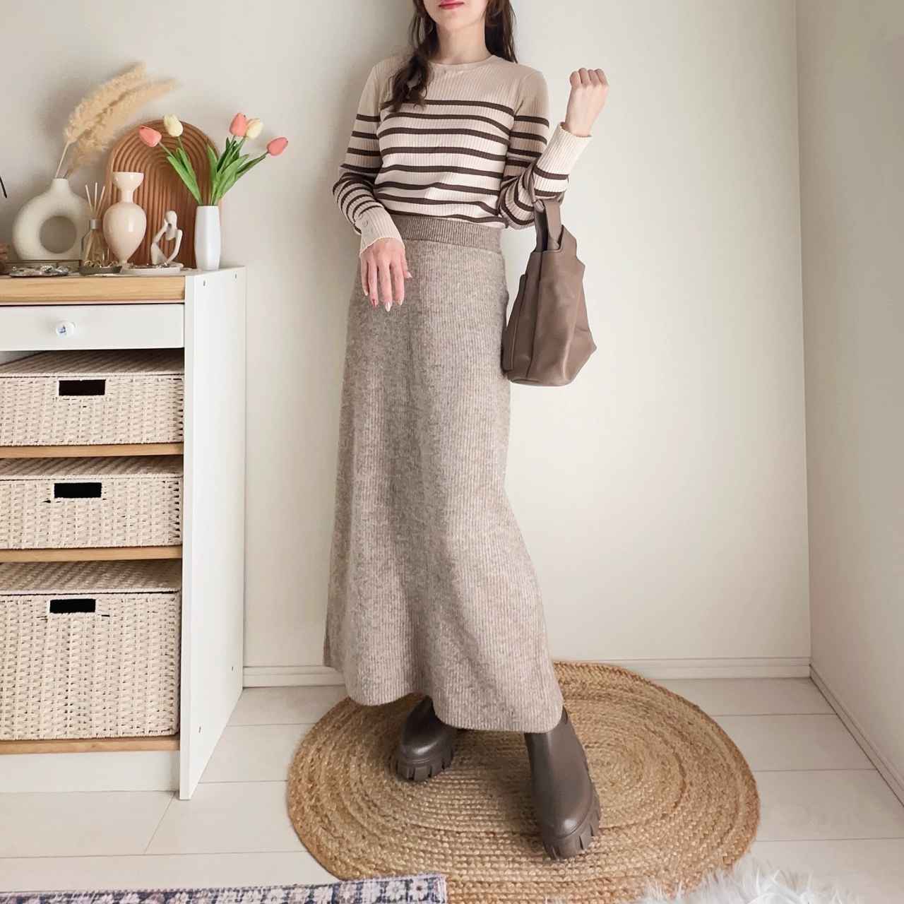 画像: ニットスカート合わせであったかコーデ