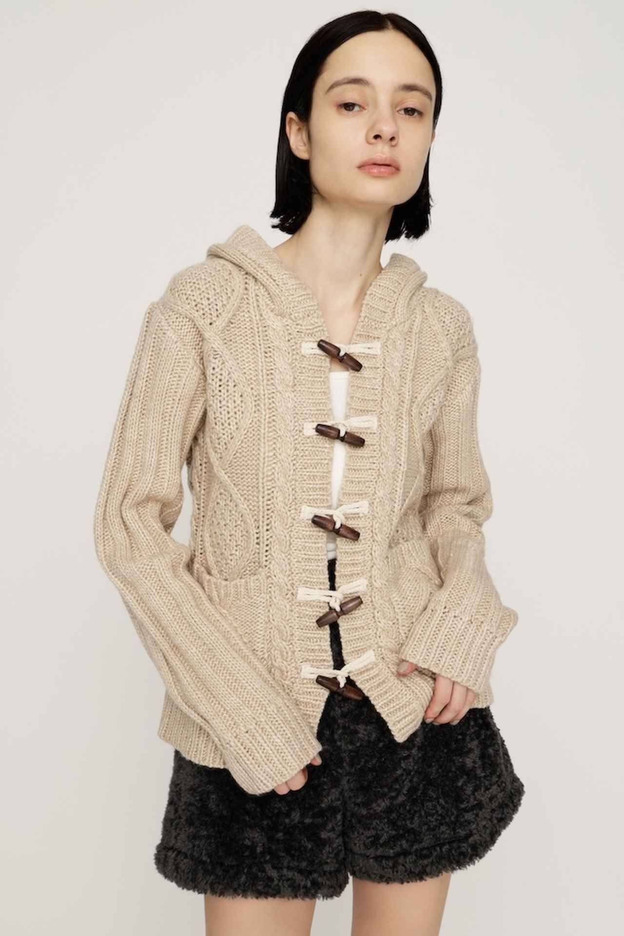 画像: TOGGLE BUTTON CABLE KNIT カーディガン（ベージュ）￥10,989（スライ）