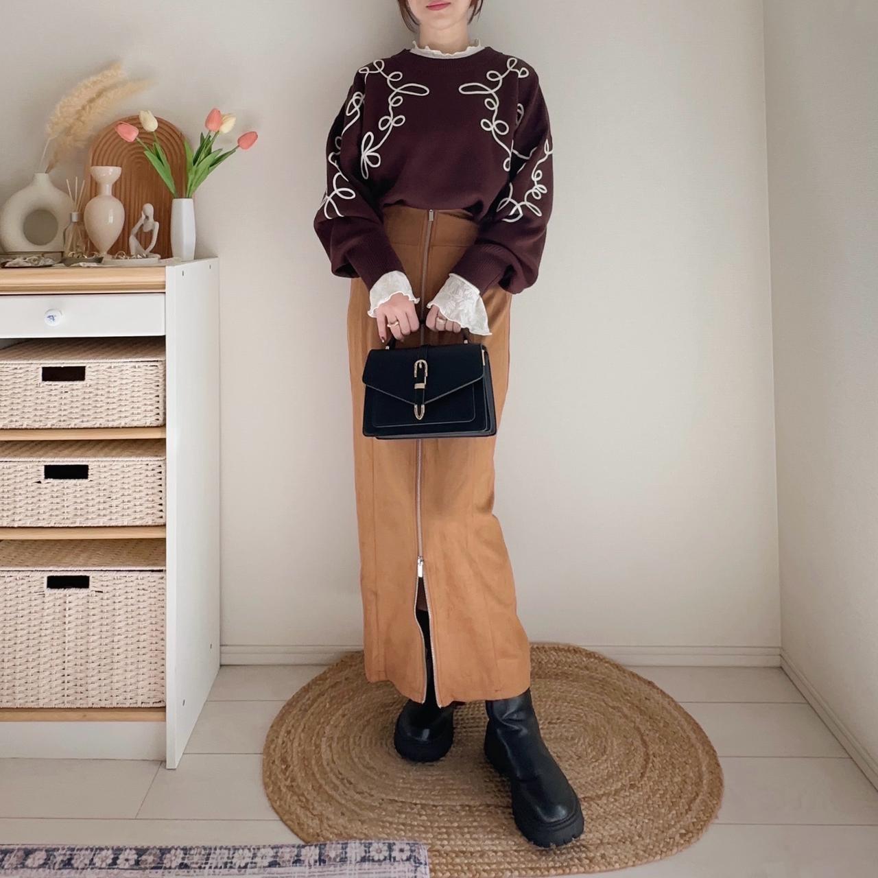 画像: ナロースカート ✕ レースインナーでクラシカルな印象に