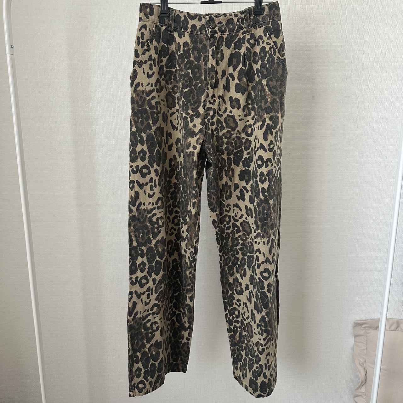 画像: ヒョウ柄ボトムス