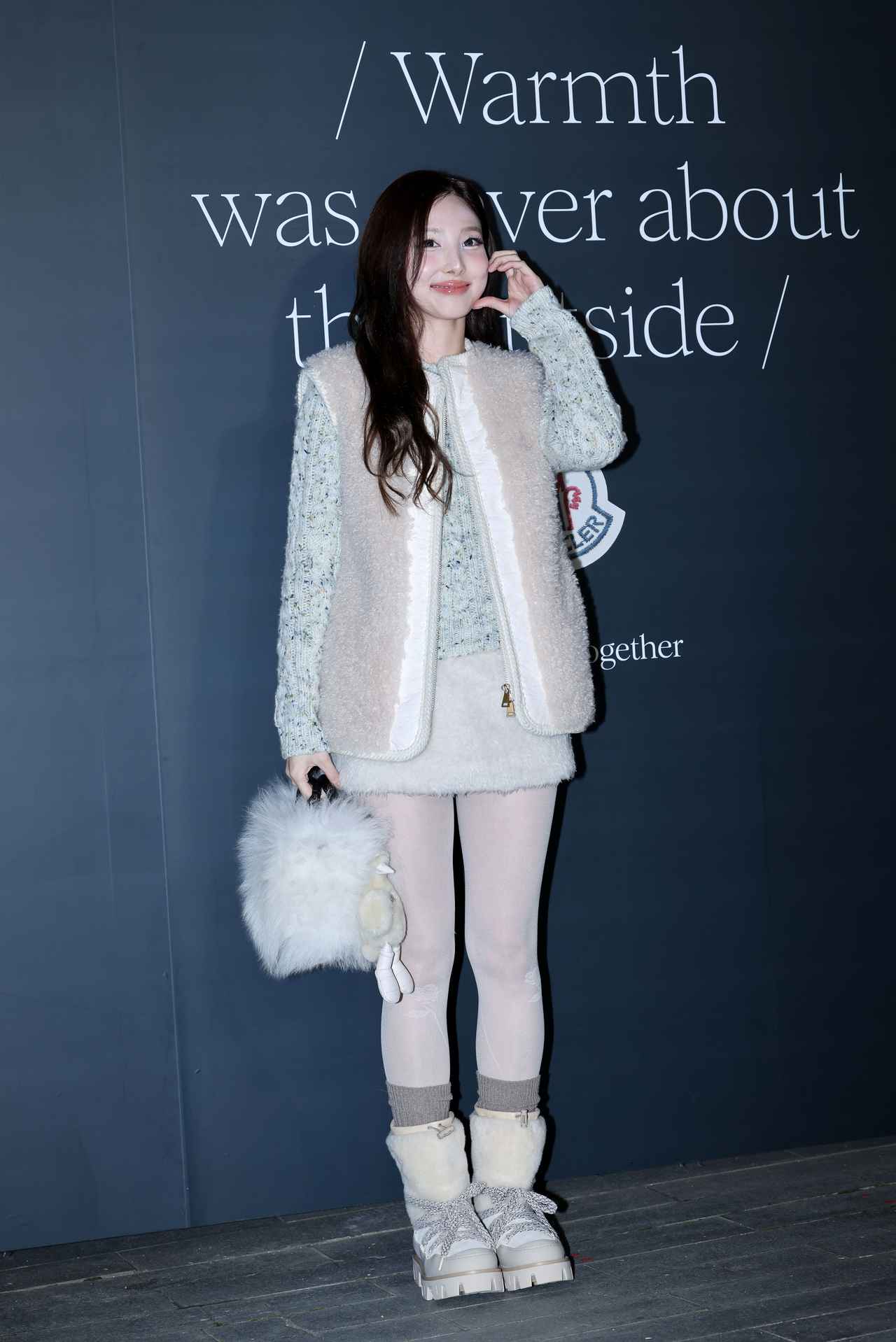 画像: 【TWICE ナヨン】淡いニュアンスを重ねて冬を纏って