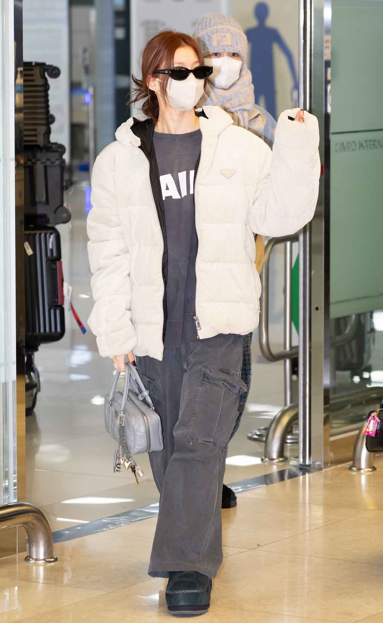 画像: 【TWICE サナ】グレイッシュトーンがカギ