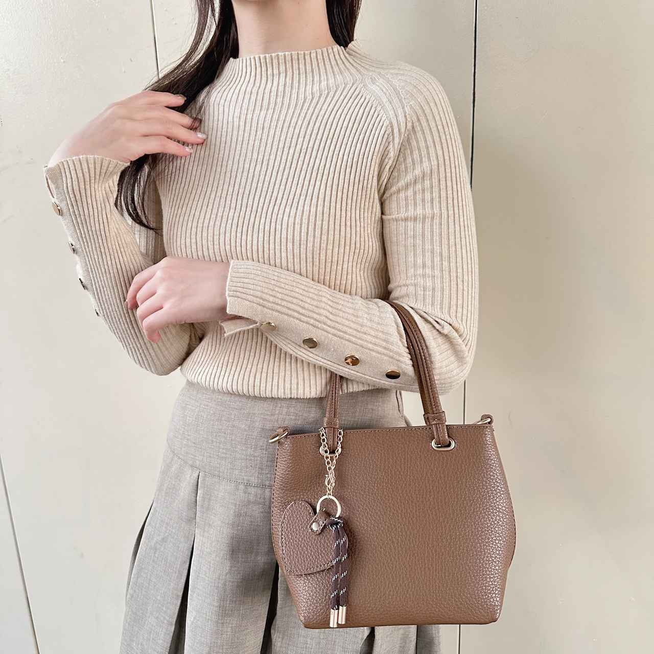 画像: コーディネートのアクセントになる上品なデザイン