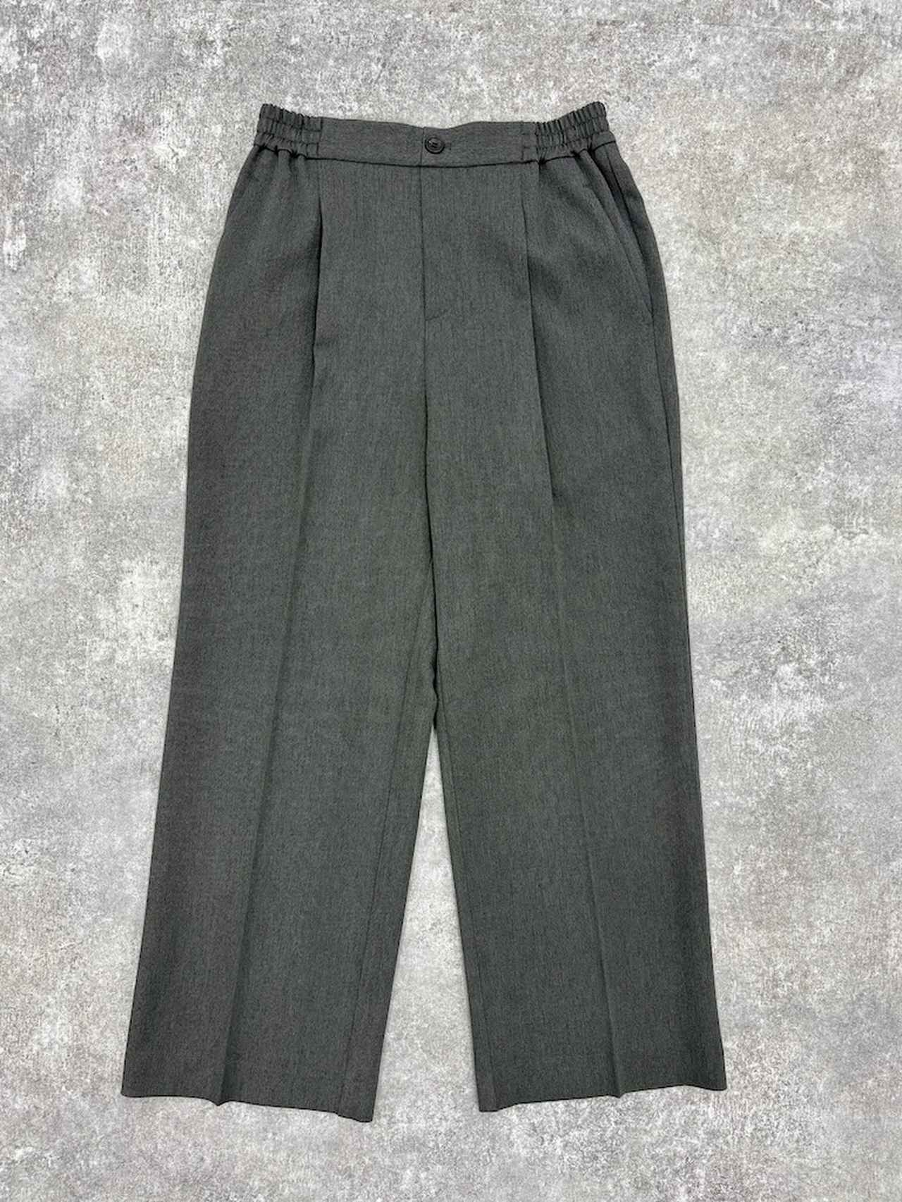 画像: スッキリイージーパンツ/600988（チャコール）¥3,990 出典：グローバルワーク