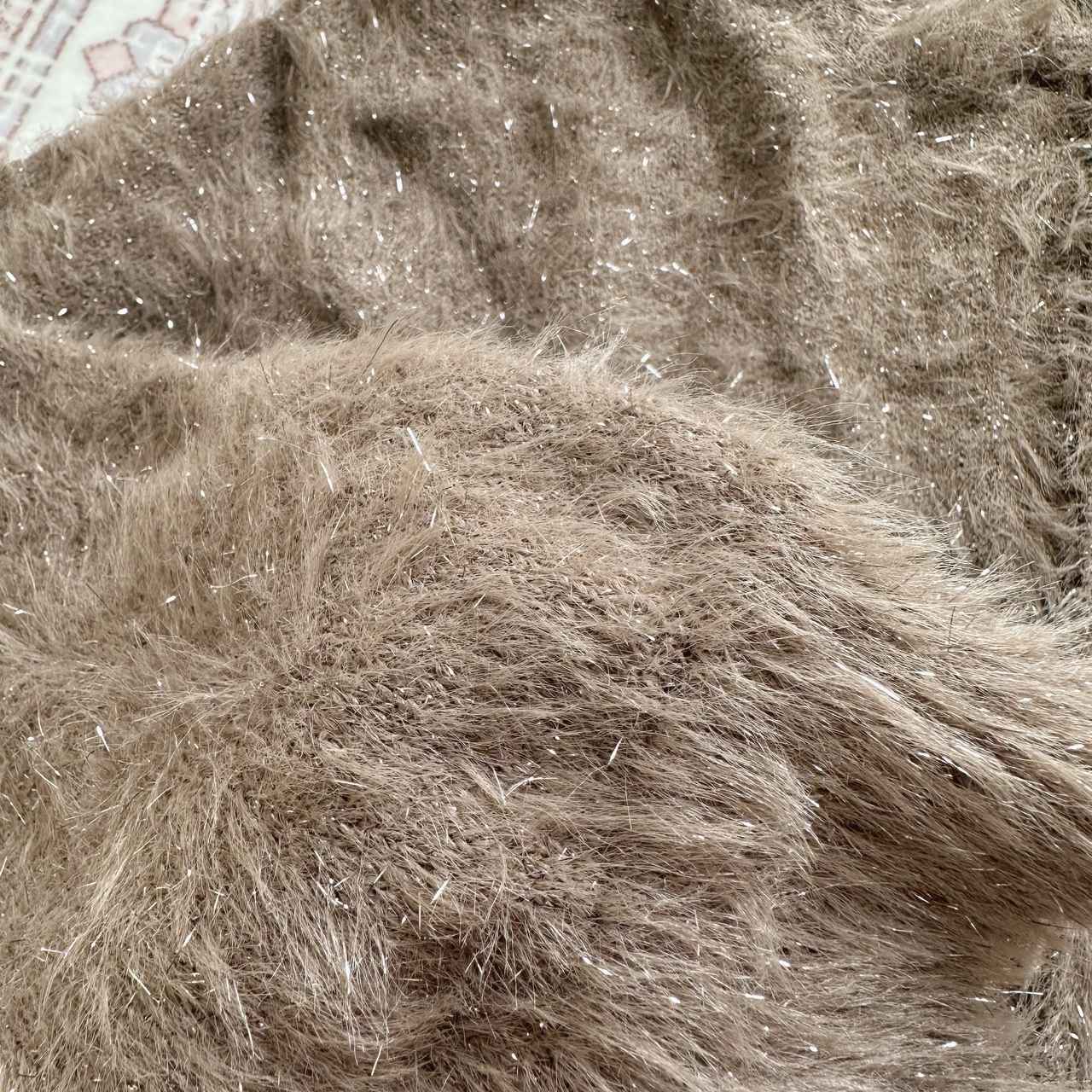 画像: ラメ入りフェザーで表情のある素材感