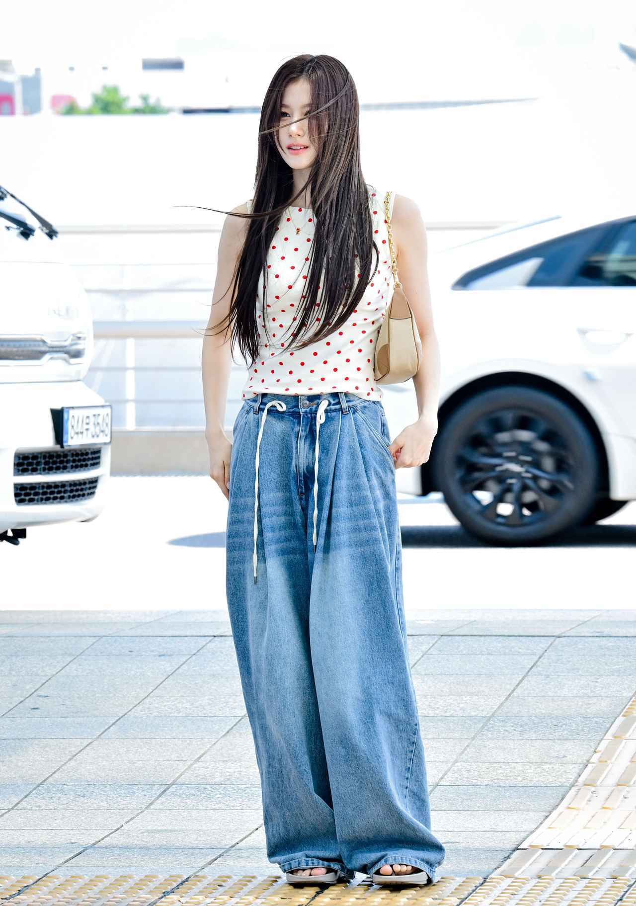 画像: 【サナ】Y2Kルックでトレンドど真ん中に