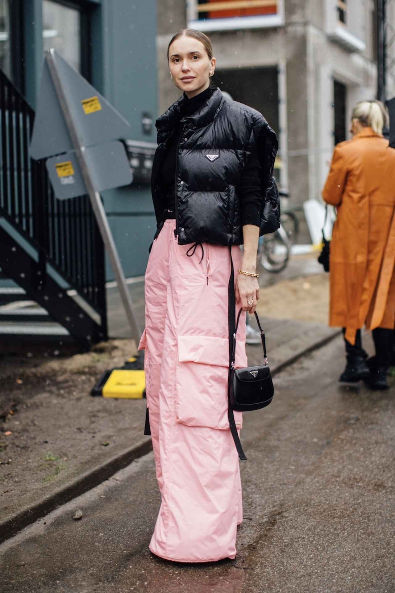 画像: 甘いピンクを格好良く