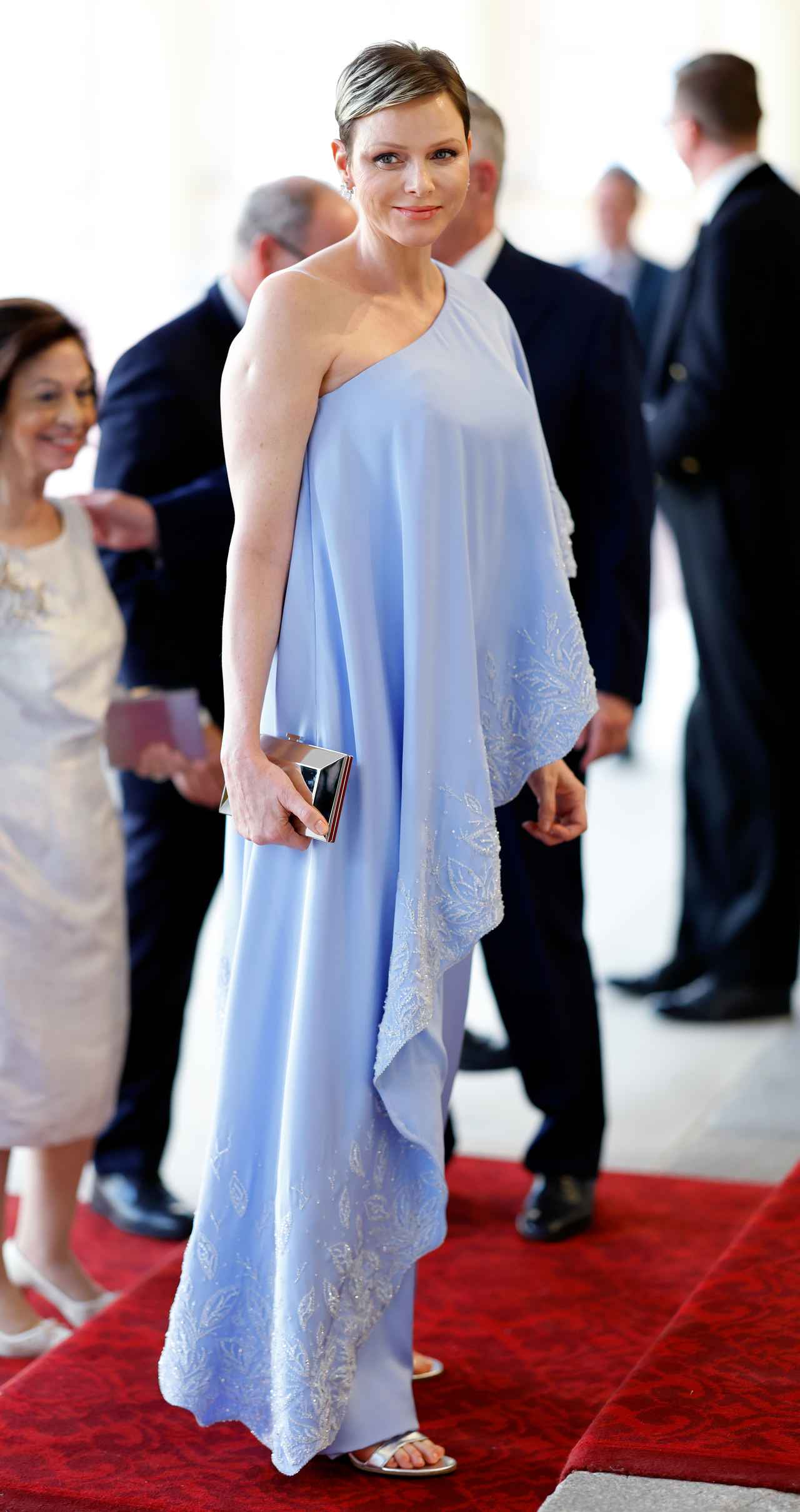 画像: ブルーを纏う究極のシグネチャールック