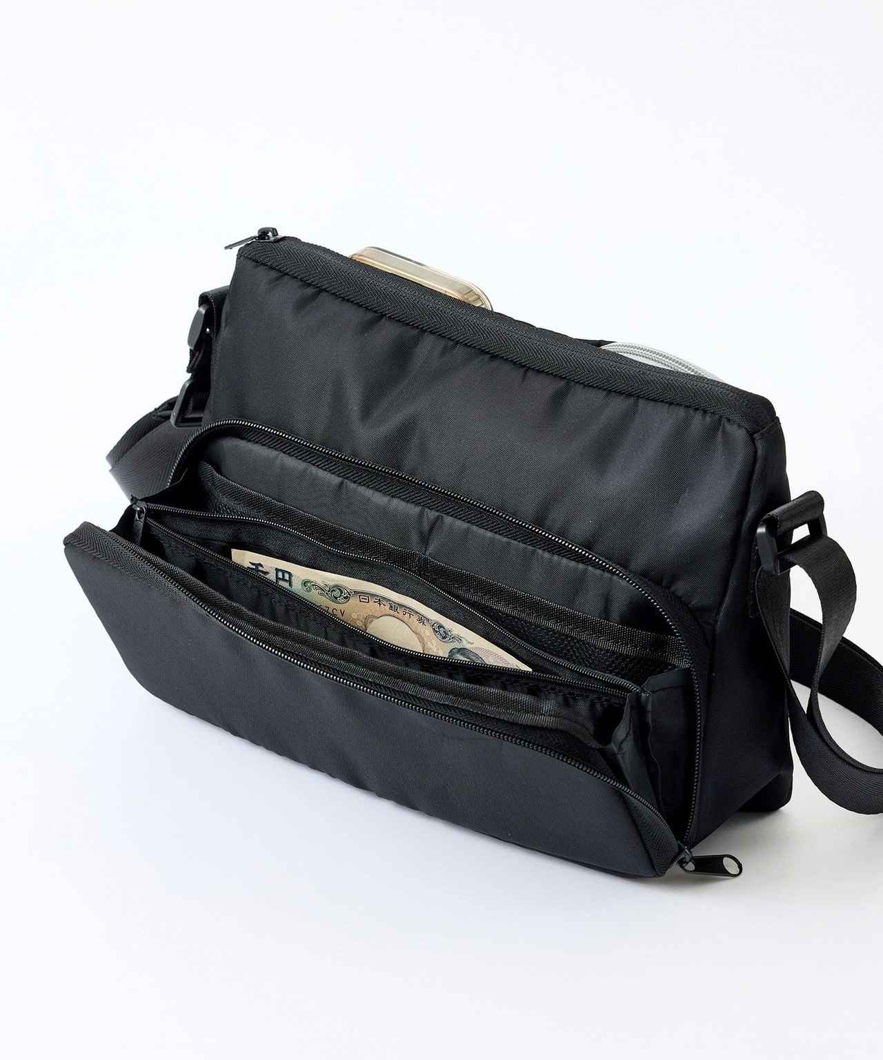 画像1: 出典：3COINS