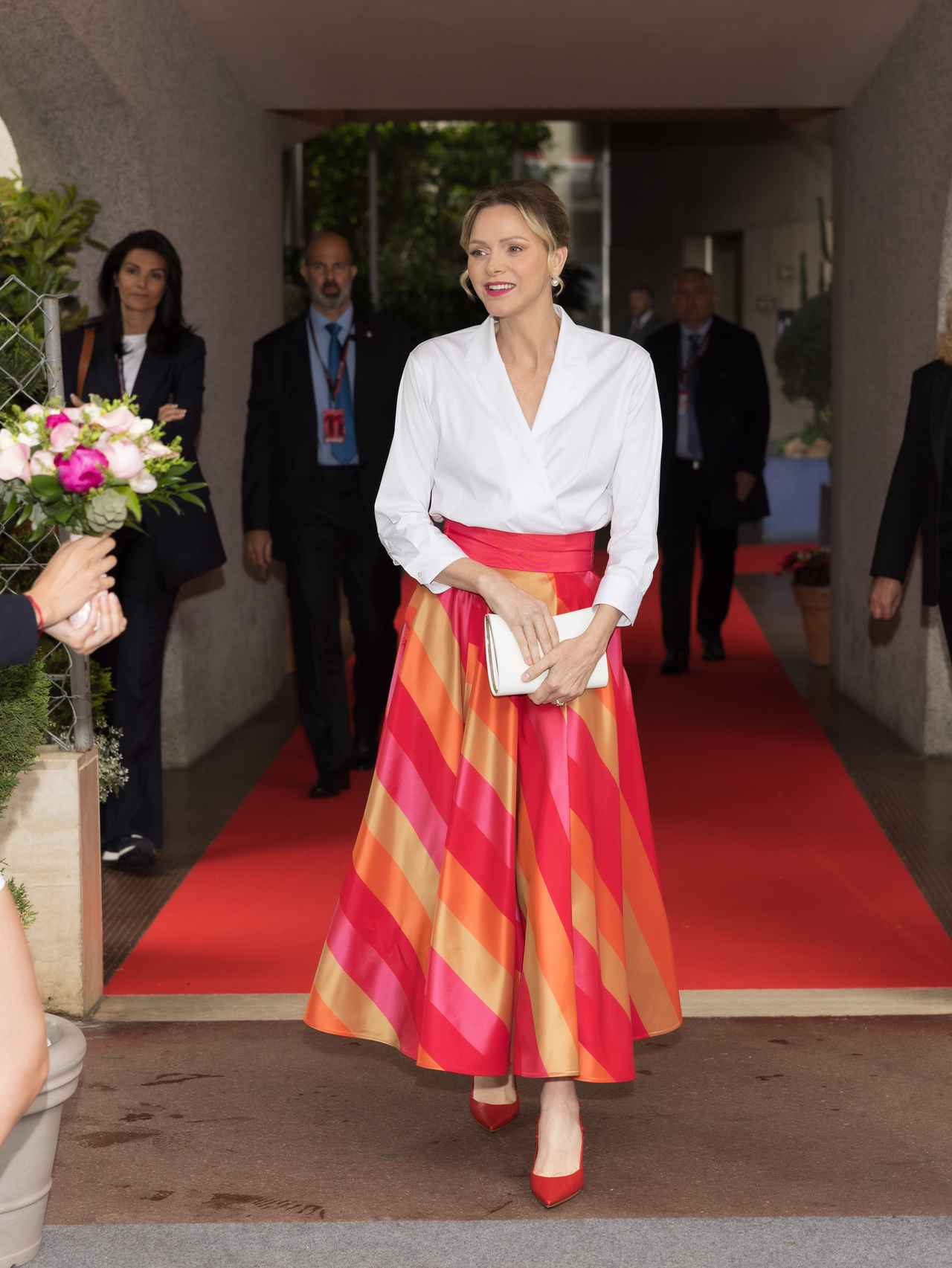 画像: 色彩の遊び心が弾けるアーバン・フェミニン